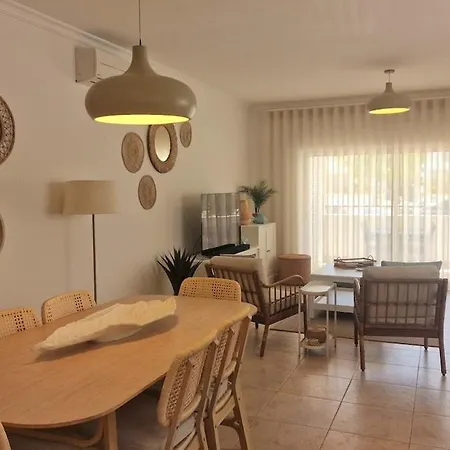 Ancora Seaside With Pool Apartmán